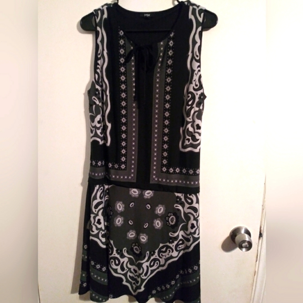 Ladies dress. Beautiful design. Size L